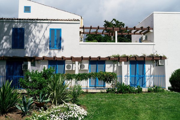 Une maison de plain-pied moderne et contemporaine : À qui confier sa construction ?