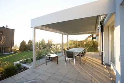 Comment choisir un store pour sa terrasse ?