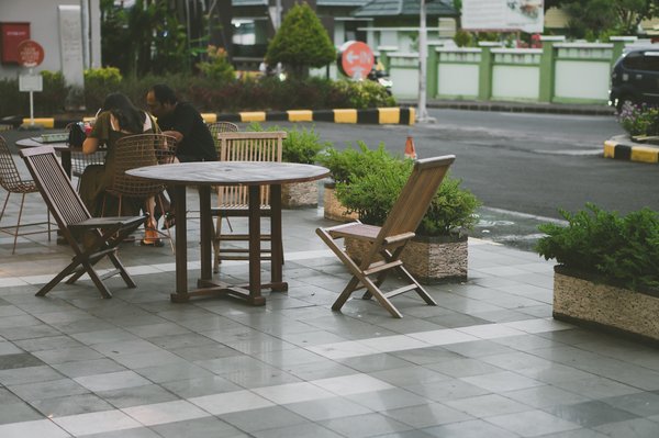 Découvrez nos ensembles de tables et chaises d'extérieur élégants